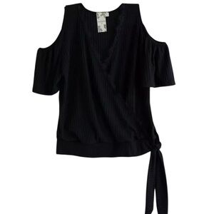 🌹NWT:BLU-PEPPER EYELACE LACE SURPLICE COLD SHOULDER TOP